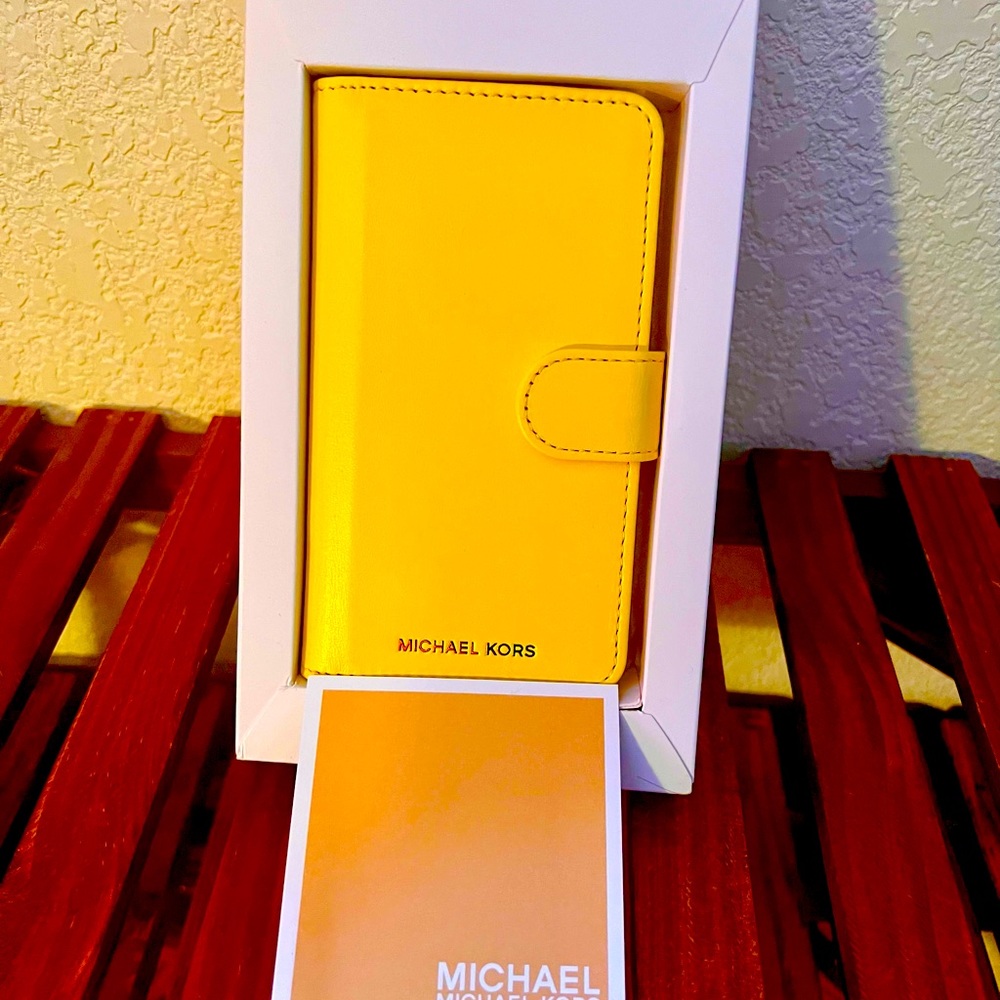 NWT Michael Kors Sunshine yellow ☀️ leather IPhone X XS cell phone case.